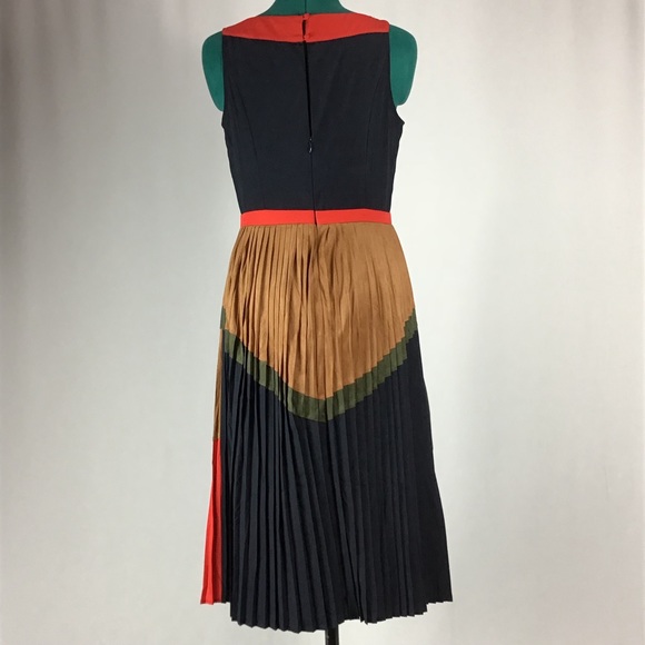 Romeo and Juliet Couture Medium Dress - Picture 5 of 8